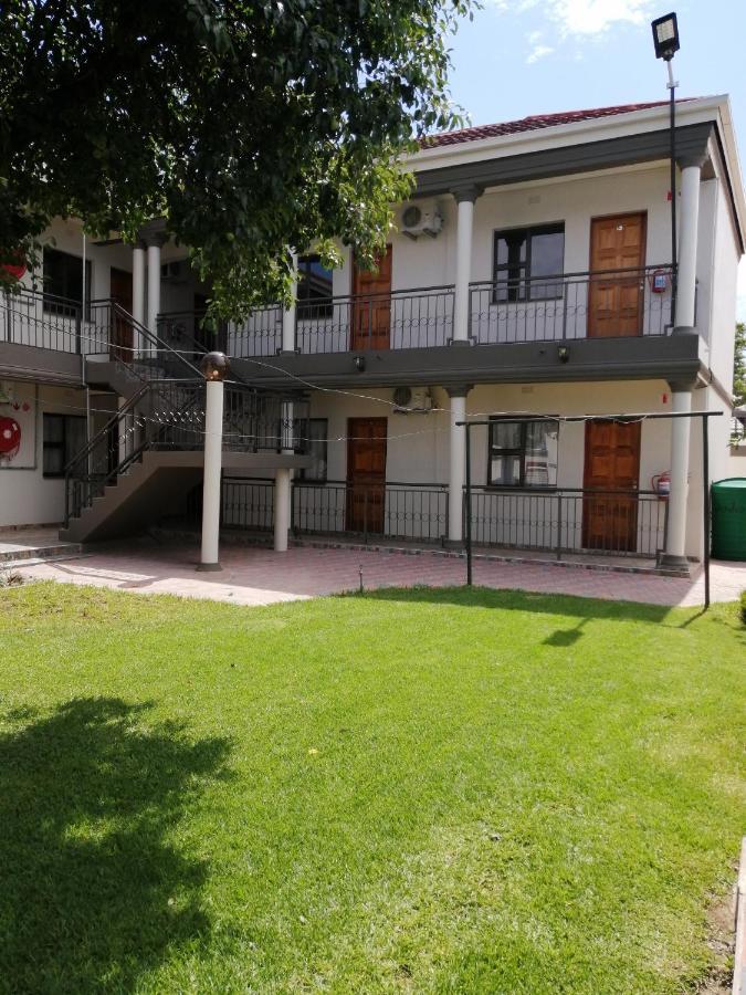 Lala Poa Guest House Klerksdorp Exterior foto