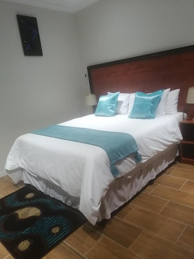 Lala Poa Guest House Klerksdorp Exterior foto
