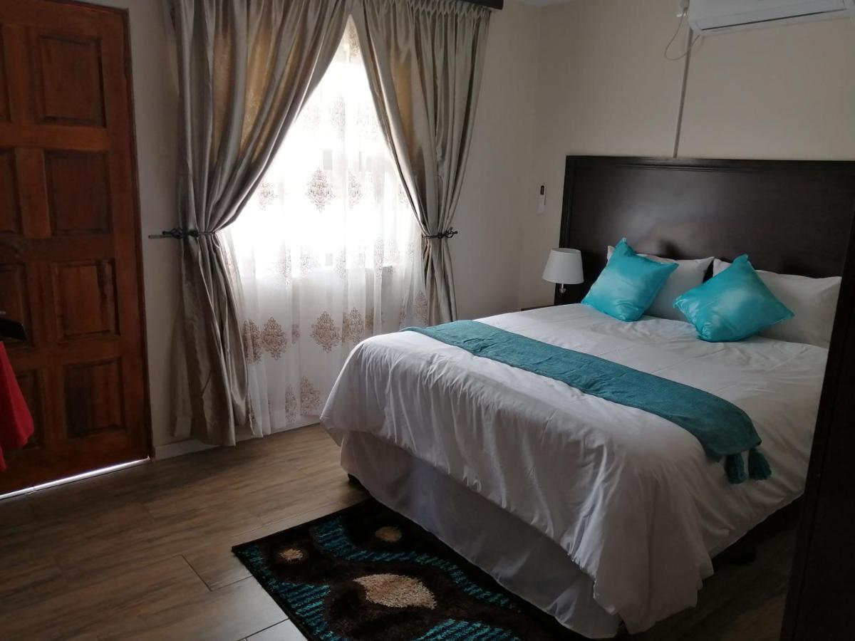 Lala Poa Guest House Klerksdorp Exterior foto