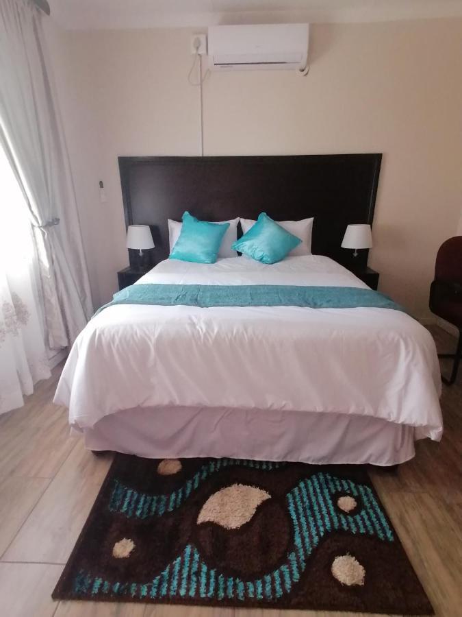 Lala Poa Guest House Klerksdorp Exterior foto