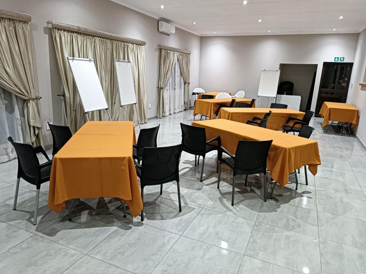 Lala Poa Guest House Klerksdorp Exterior foto