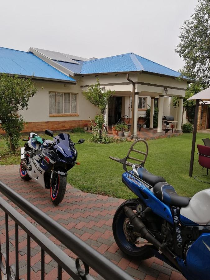 Lala Poa Guest House Klerksdorp Exterior foto